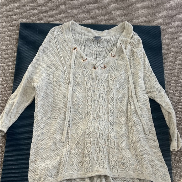 Aerie Cream V-Neck Cable Knit Sweater - Picture 4 of 5